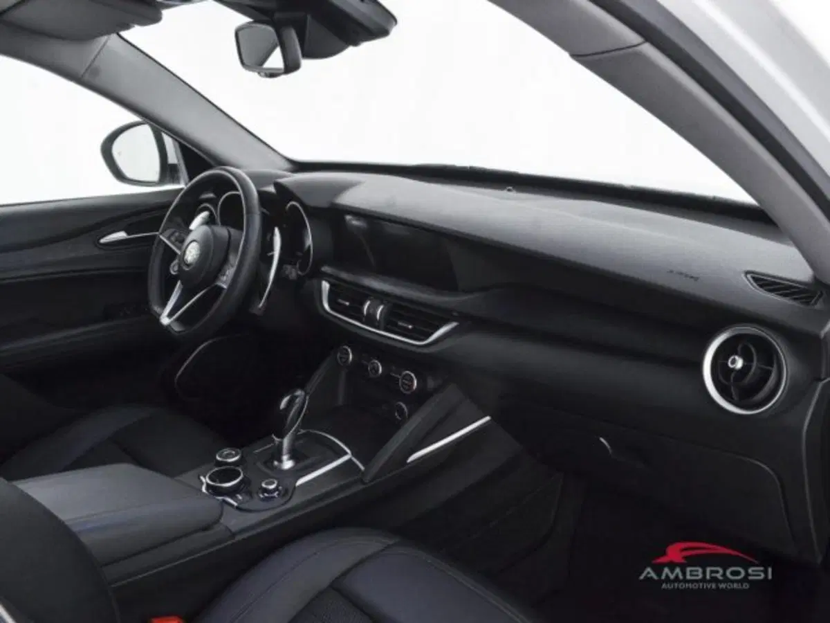 Alfa Romeo Stelvio usata a Perugia (12)