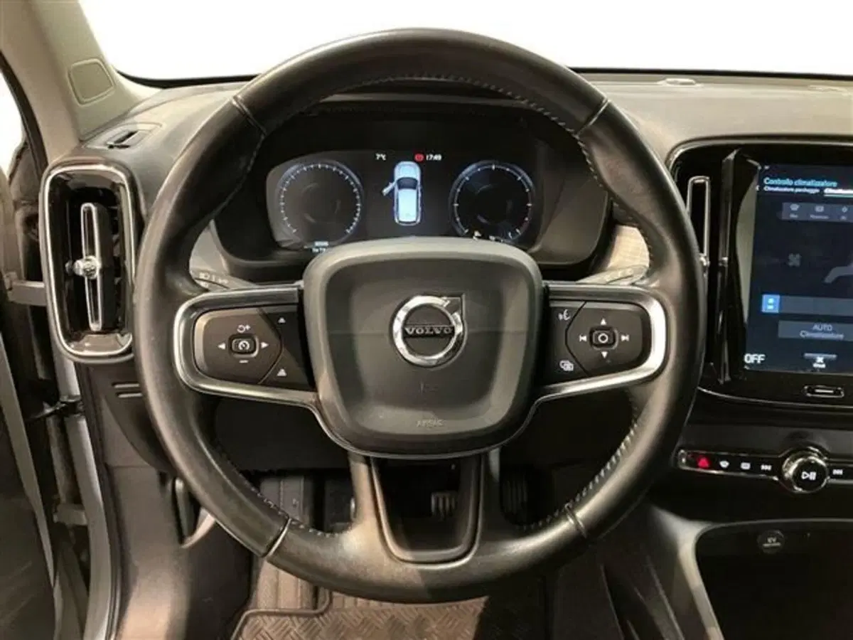 Volvo XC40 usata a Como (17)