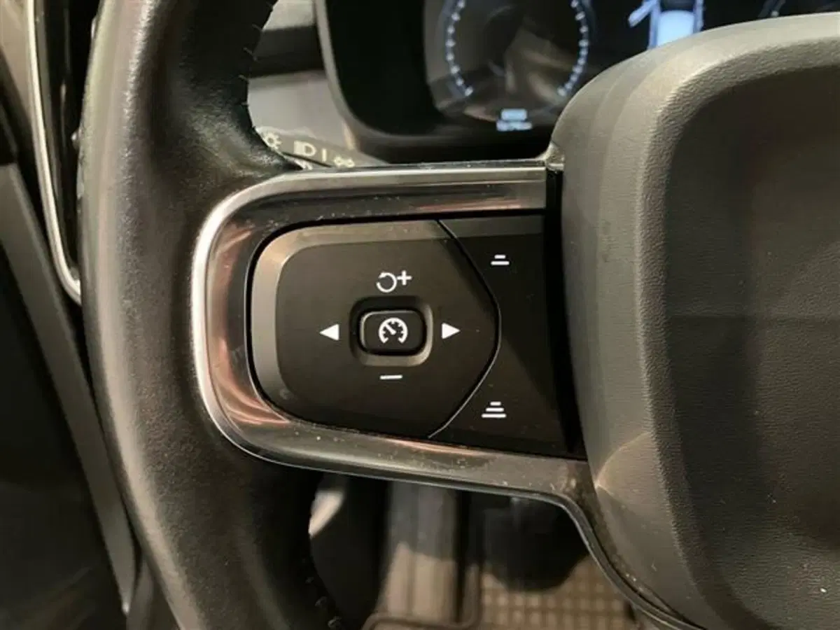 Volvo XC40 usata a Como (18)