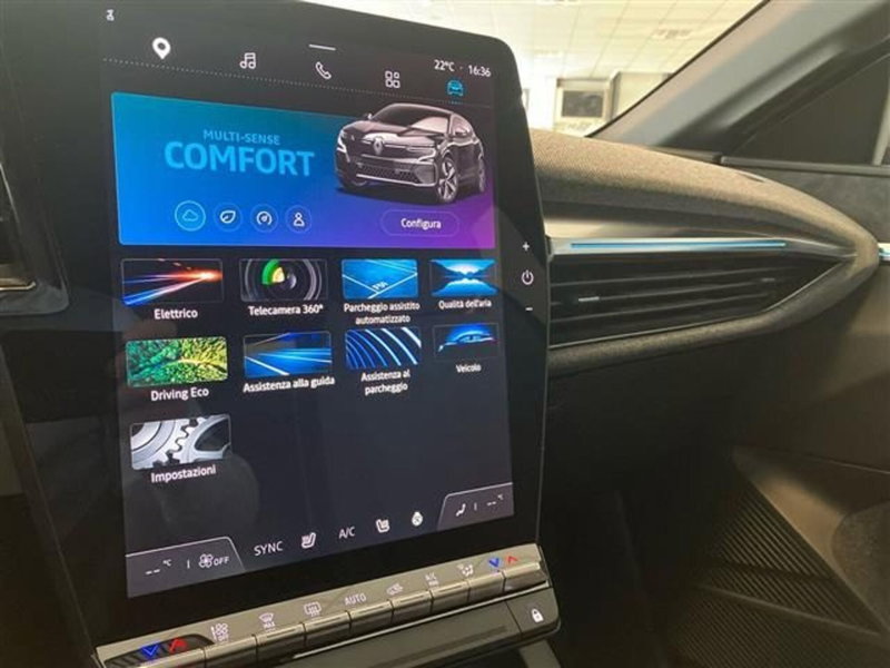 Renault Megane E-Tech Electric usata a Como (14)