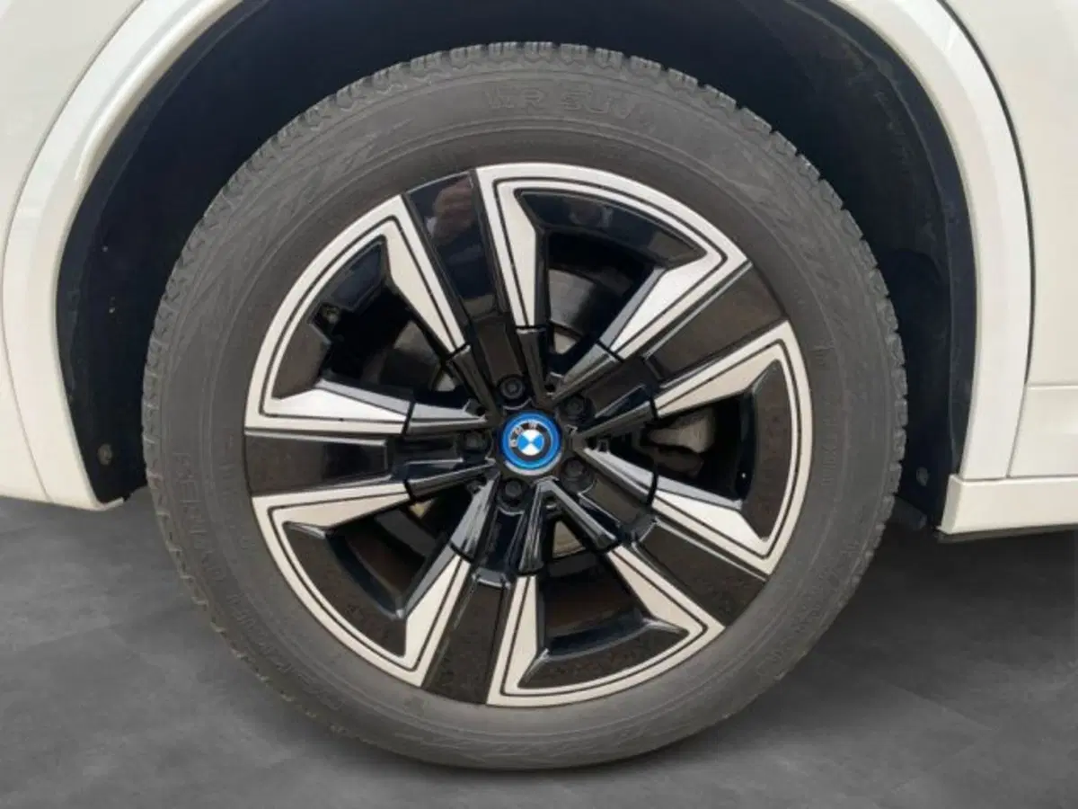 BMW iX3 usata a Lecce (10)