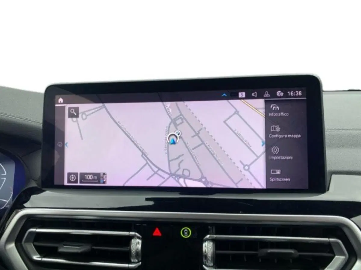 BMW iX3 usata a Lecce (19)