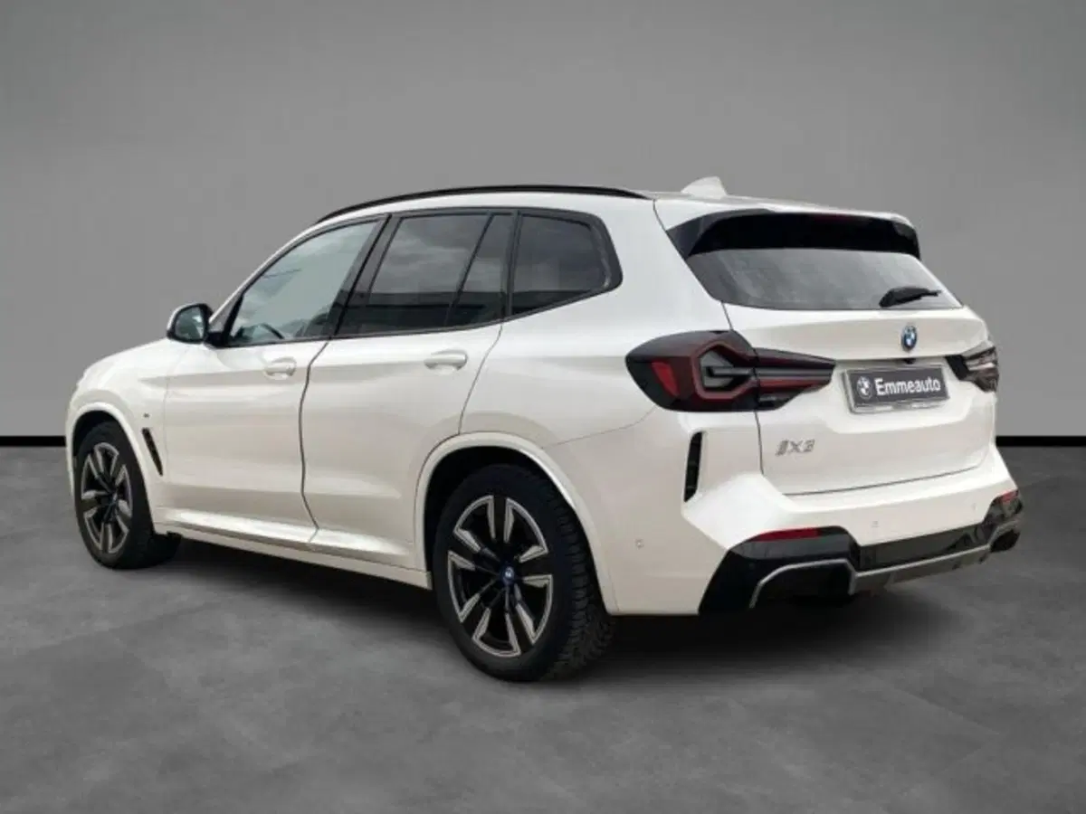 BMW iX3 usata a Lecce (3)