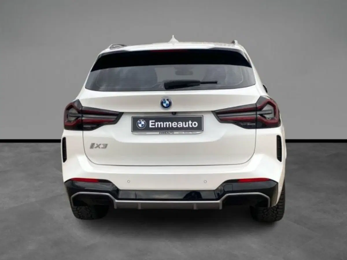 BMW iX3 usata a Lecce (4)