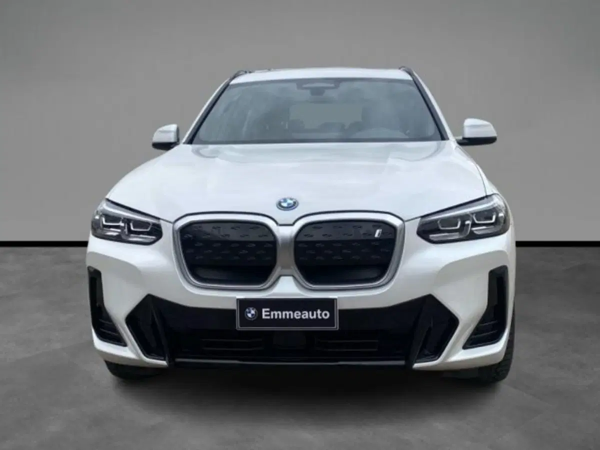 BMW iX3 usata a Lecce (7)