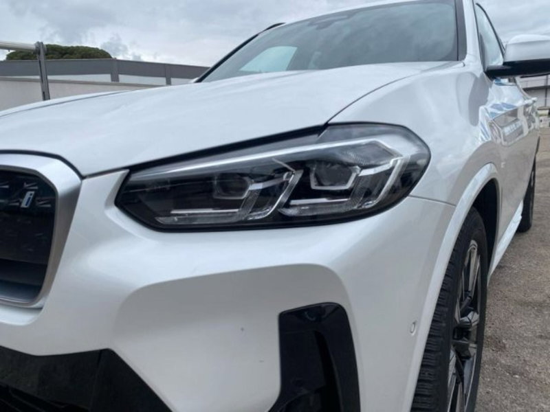 BMW iX3 usata a Lecce (8)