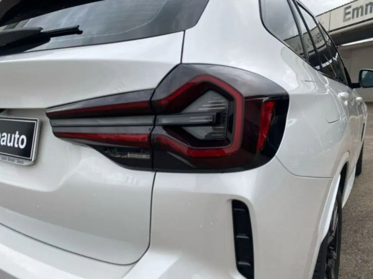 BMW iX3 usata a Lecce (9)