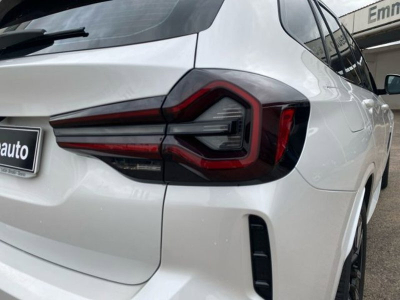 BMW iX3 usata a Lecce (9)