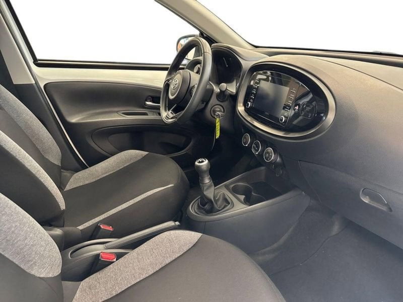 Toyota Aygo X usata a Prato (11)
