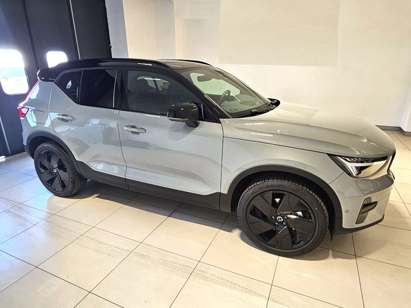 Volvo XC40 nuova a Napoli