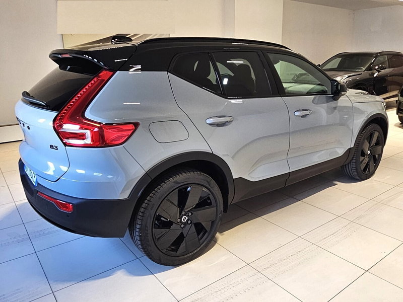 Volvo XC40 nuova a Napoli (2)