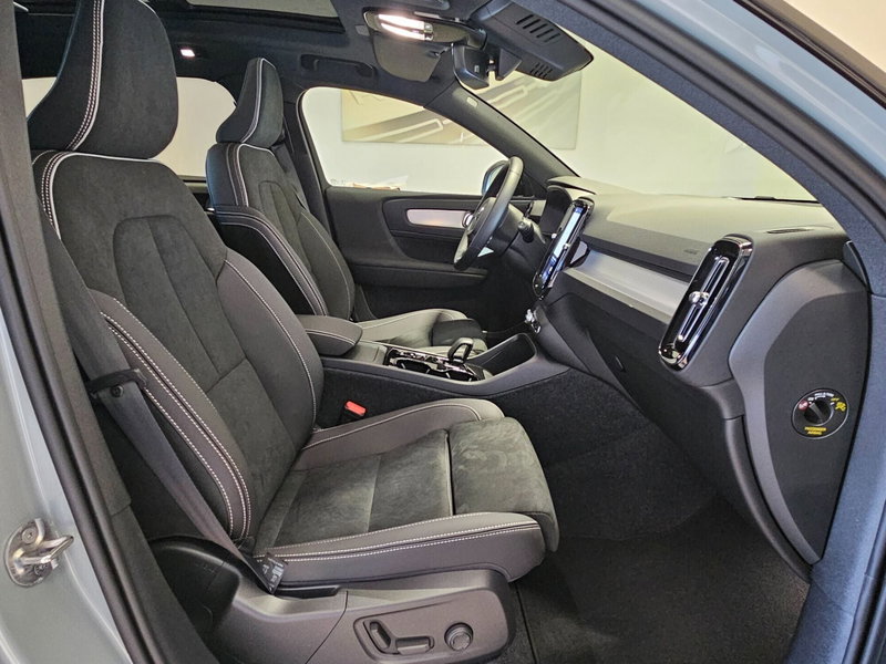 Volvo XC40 nuova a Napoli (3)