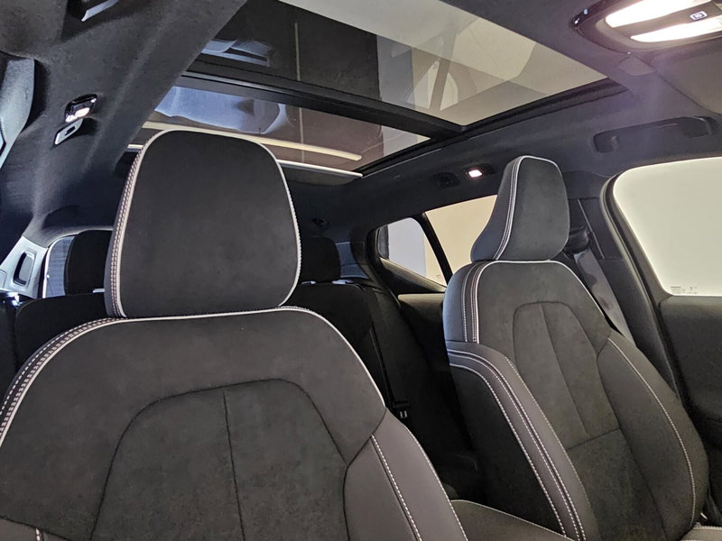 Volvo XC40 nuova a Napoli (4)