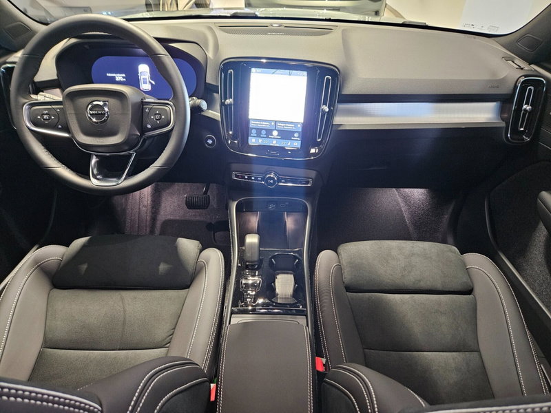 Volvo XC40 nuova a Napoli (5)