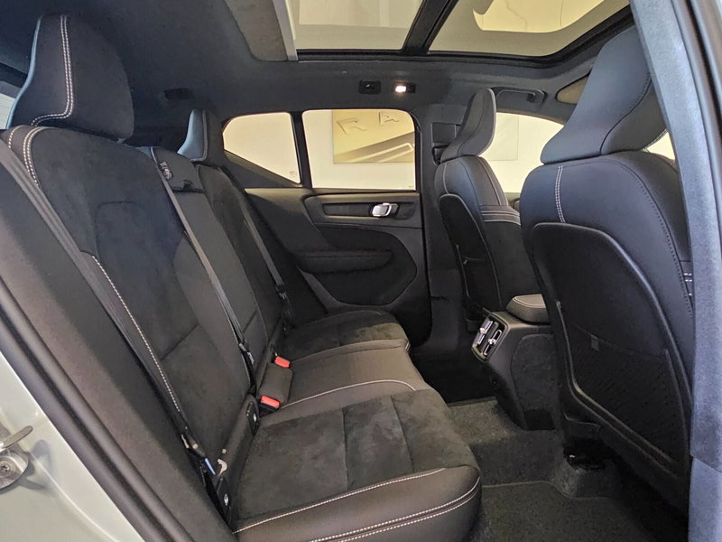 Volvo XC40 nuova a Napoli (6)