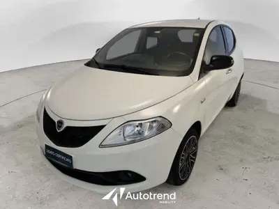 Lancia Ypsilon 1.0 FireFly 5 porte S&amp;S Hybrid Ecochic Gold del 2021 usata a Bari