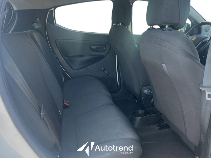 Lancia Ypsilon usata a Bari (14)
