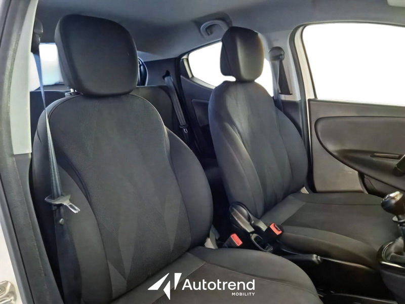 Lancia Ypsilon usata a Bari (6)