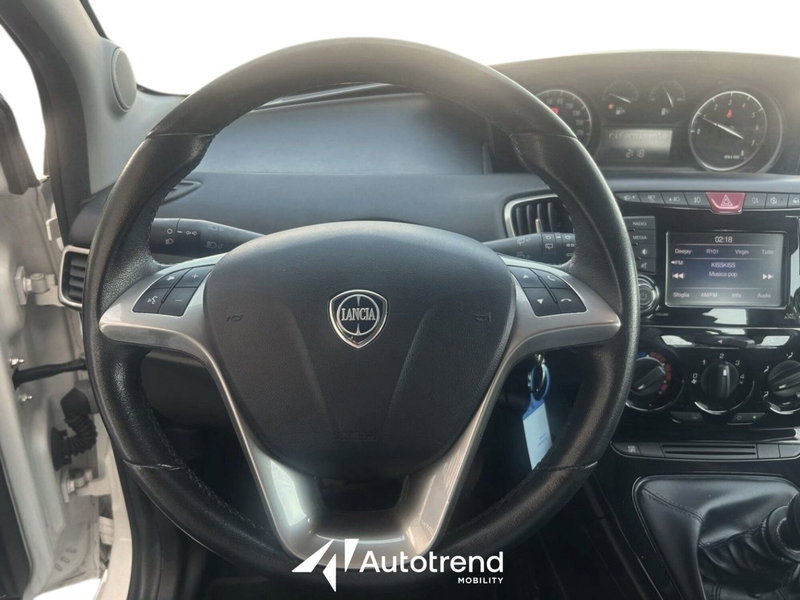 Lancia Ypsilon usata a Bari (8)