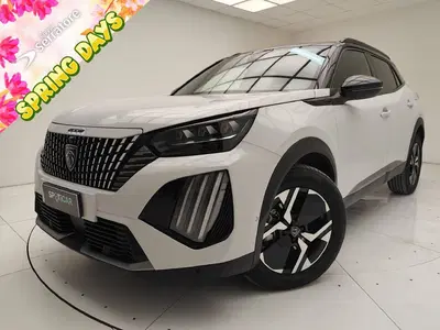 Peugeot 2008 1.2 hybrid GT 145cv e-dcs6 del 2024 usata a Erba
