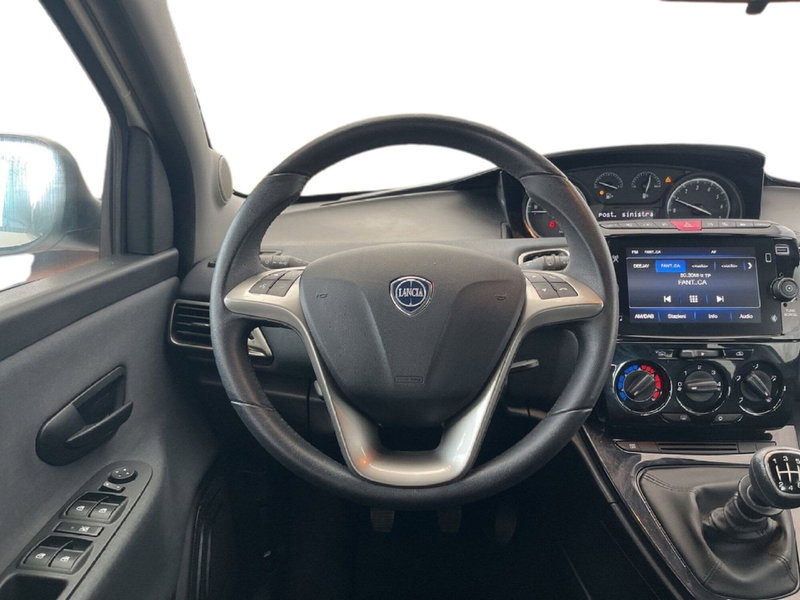 Lancia Ypsilon usata a Torino (10)