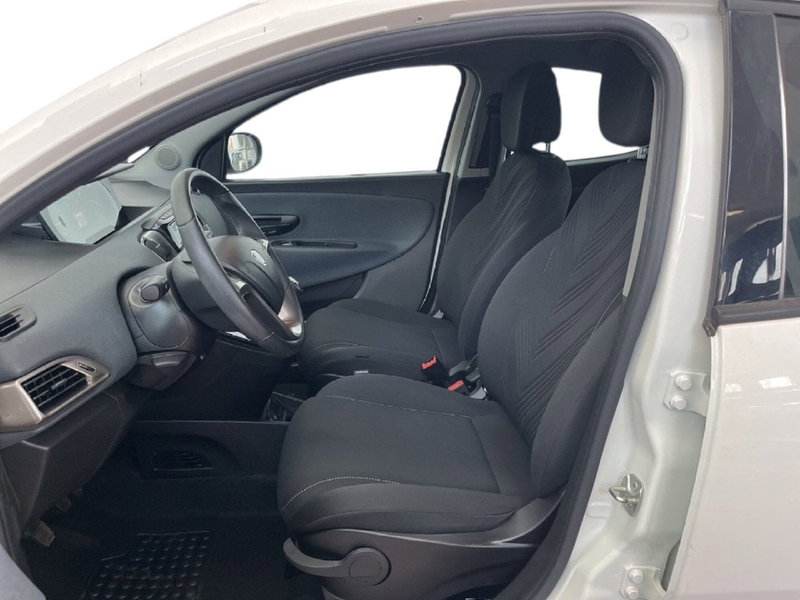 Lancia Ypsilon usata a Torino (8)