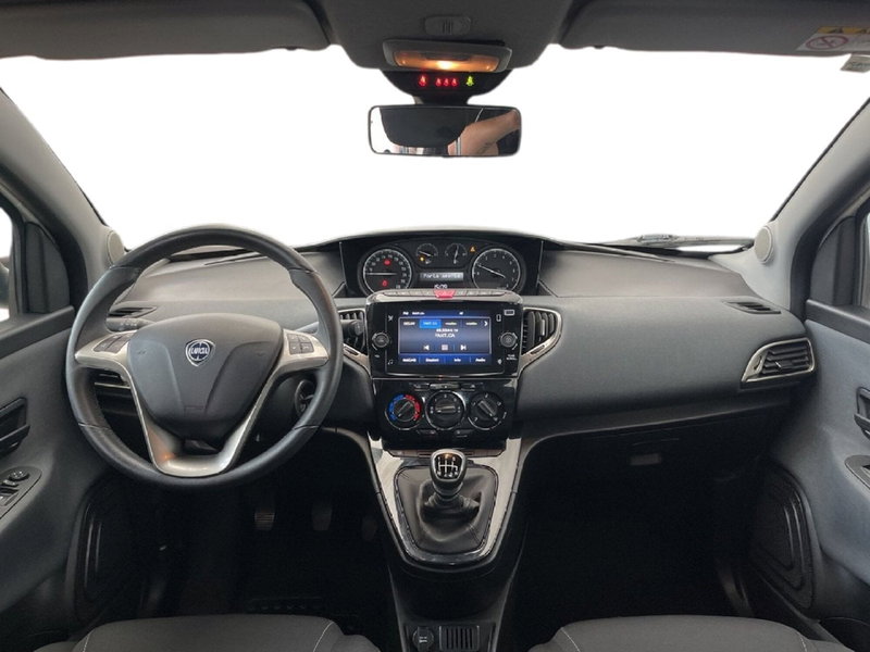 Lancia Ypsilon usata a Torino (9)