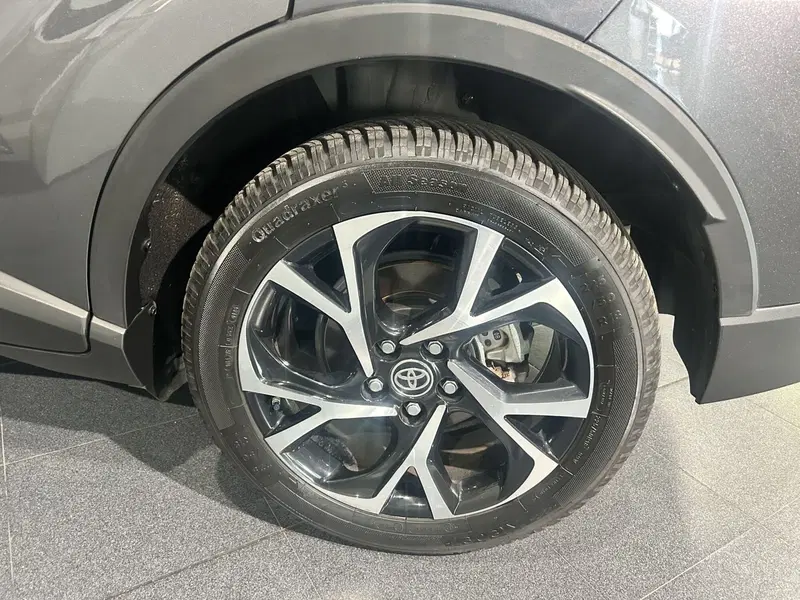 Toyota Toyota C-HR usata a Milano (15)