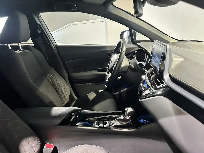 Toyota Toyota C-HR usata a Milano (7)