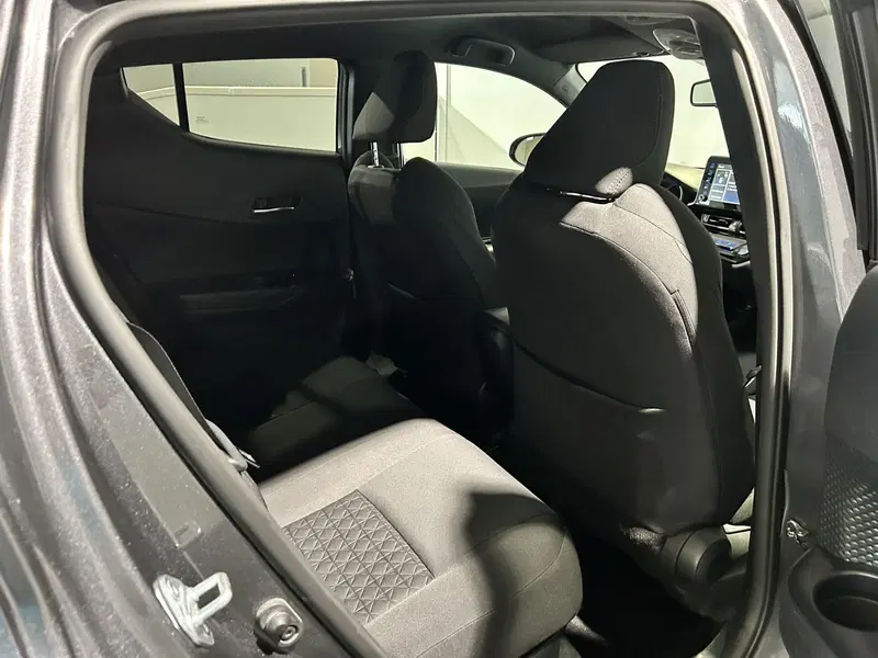 Toyota Toyota C-HR usata a Milano (8)
