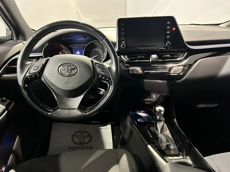 Toyota Toyota C-HR usata a Milano (9)