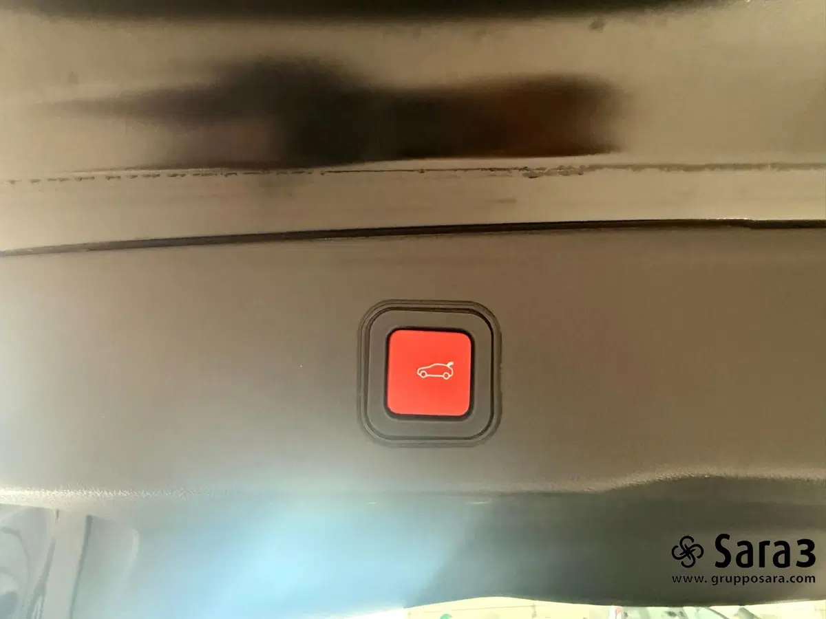 Jeep Avenger usata a Benevento (18)