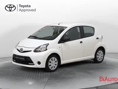 Toyota Aygo 1.0 12V VVT-i 5 porte Active Connect del 2013 usata a Sesto Fiorentino