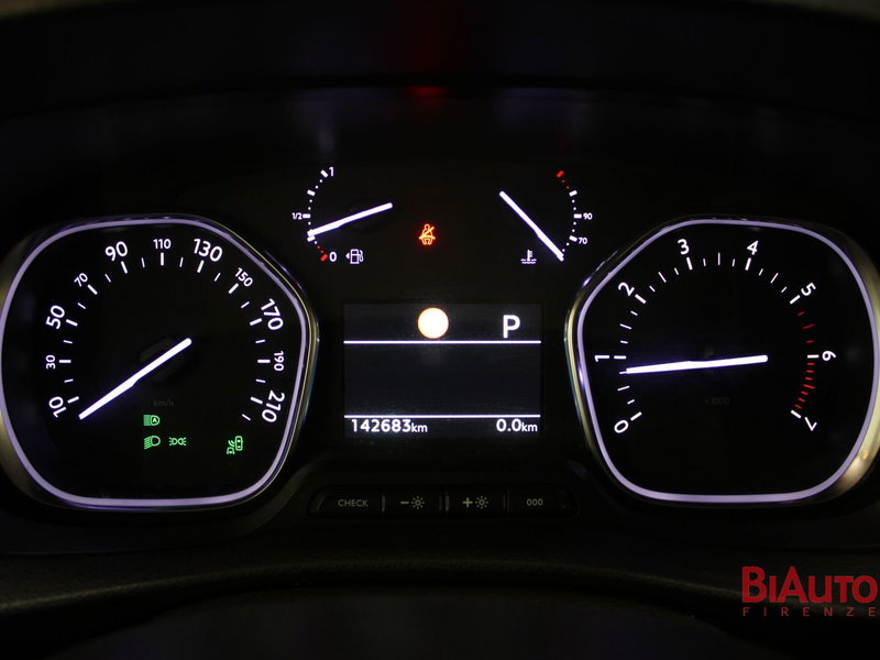 Peugeot Traveller usata a Firenze (12)