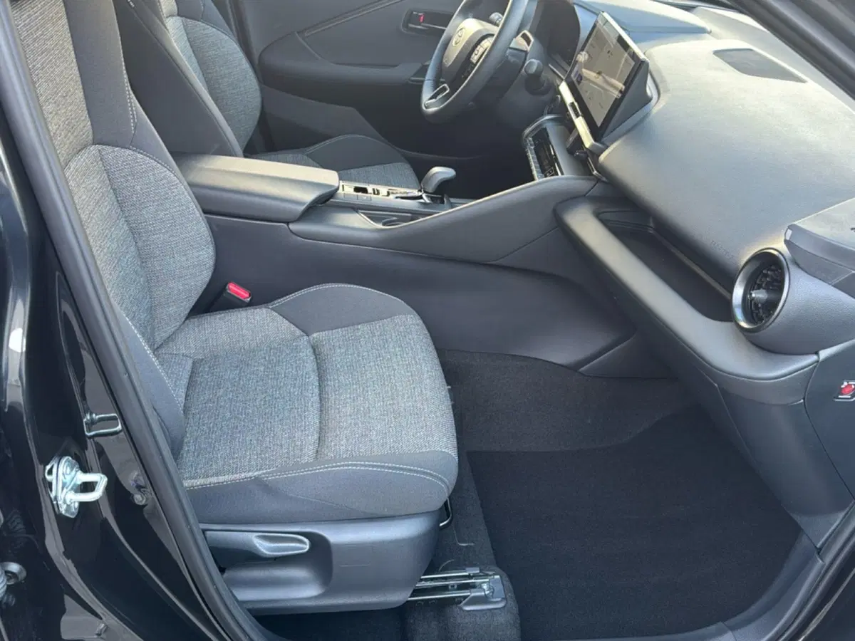 Toyota Toyota C-HR nuova a Ferrara (9)
