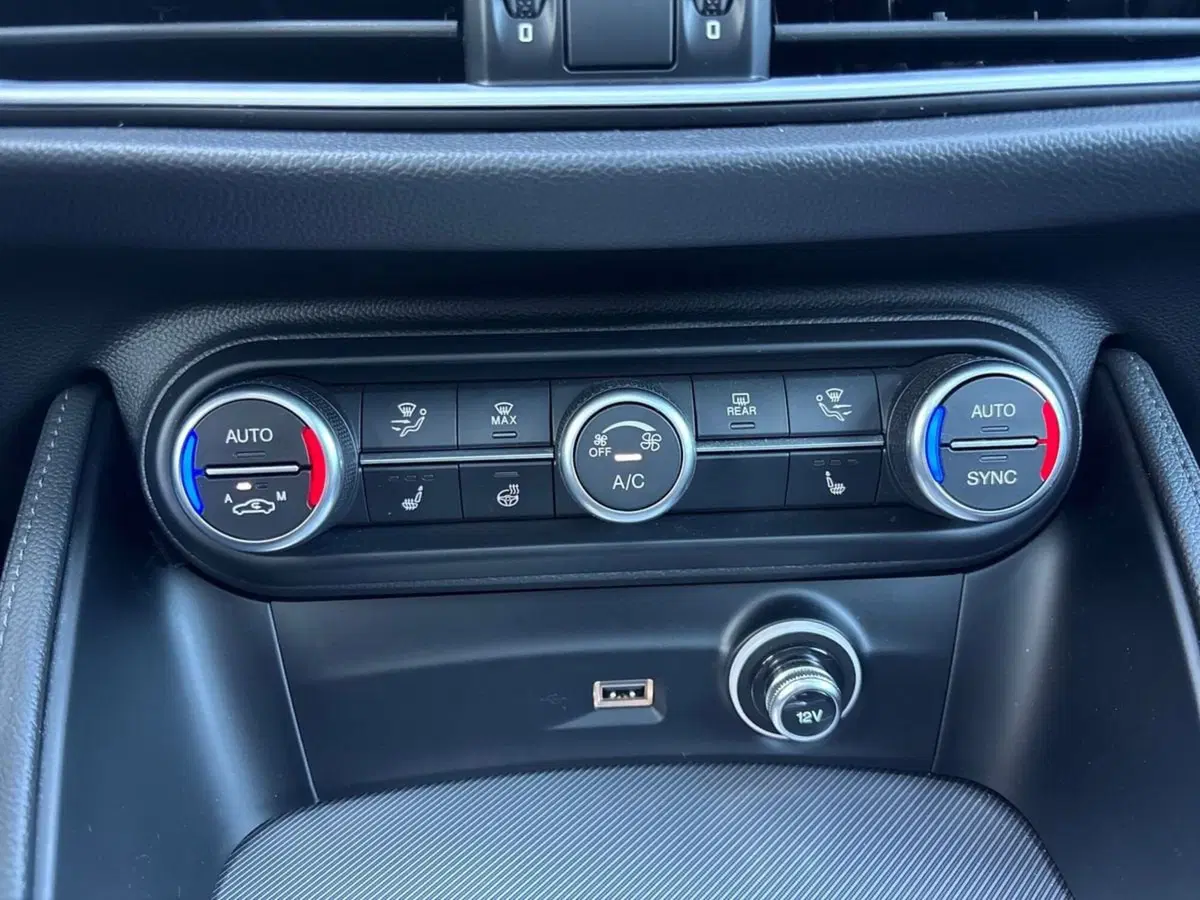 Alfa Romeo Stelvio usata a Pescara (14)