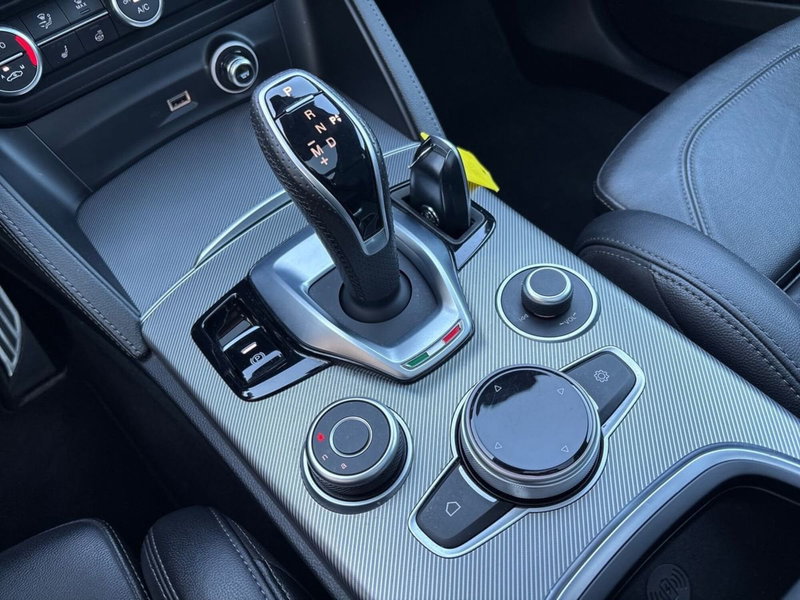 Alfa Romeo Stelvio usata a Pescara (15)