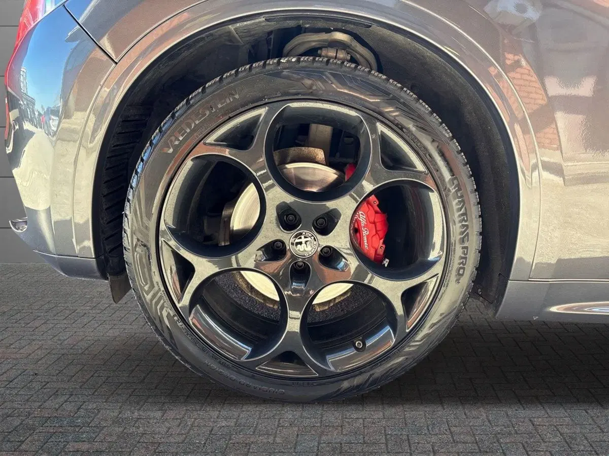 Alfa Romeo Stelvio usata a Pescara (6)