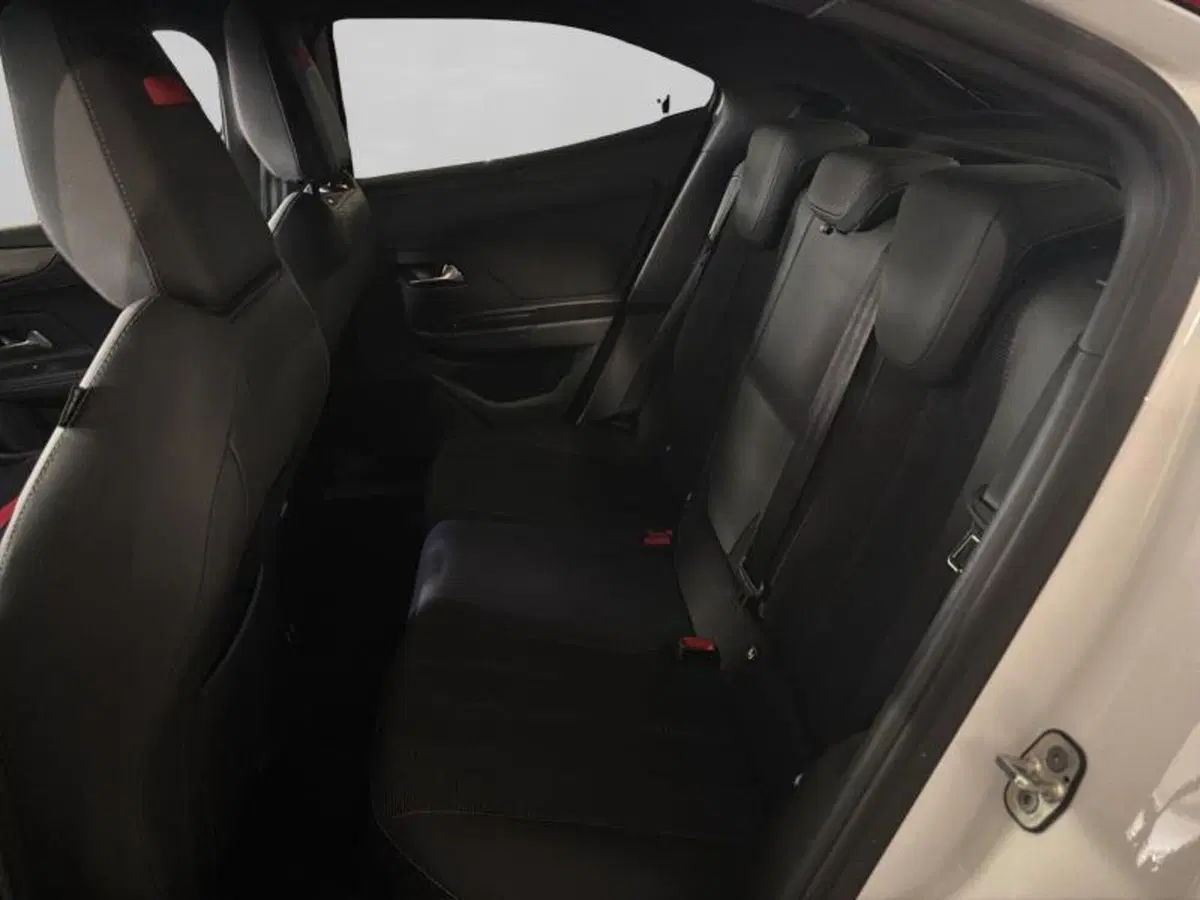 Opel Mokka usata a Genova (10)