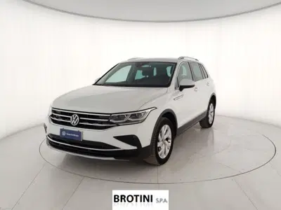 Volkswagen Tiguan Allspace 2.0 TDI SCR DSG 4MOTION Elegance del 2020 usata a Massa
