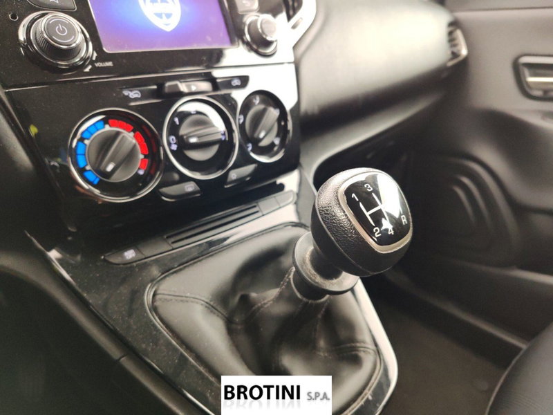 Lancia Ypsilon usata a Massa-Carrara (10)