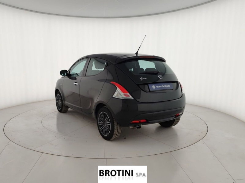 Lancia Ypsilon usata a Massa-Carrara (2)