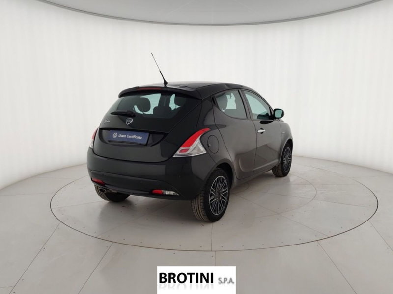 Lancia Ypsilon usata a Massa-Carrara (3)