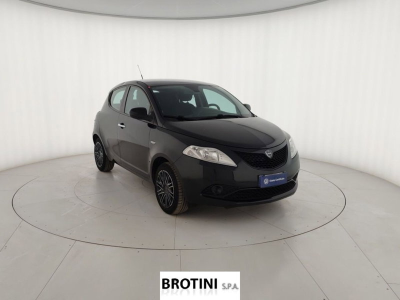 Lancia Ypsilon usata a Massa-Carrara (4)