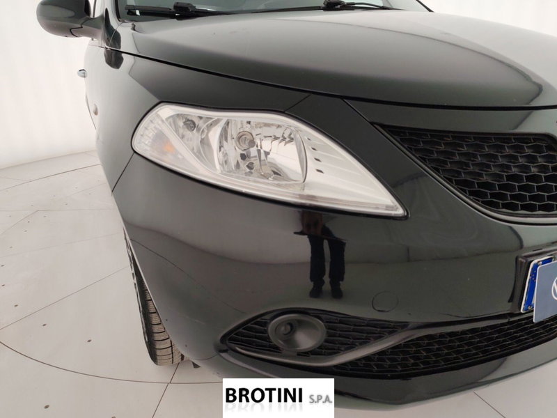 Lancia Ypsilon usata a Massa-Carrara (5)