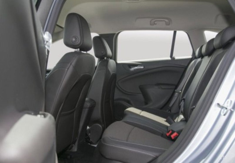 Opel Astra Station Wagon usata a Palermo (16)