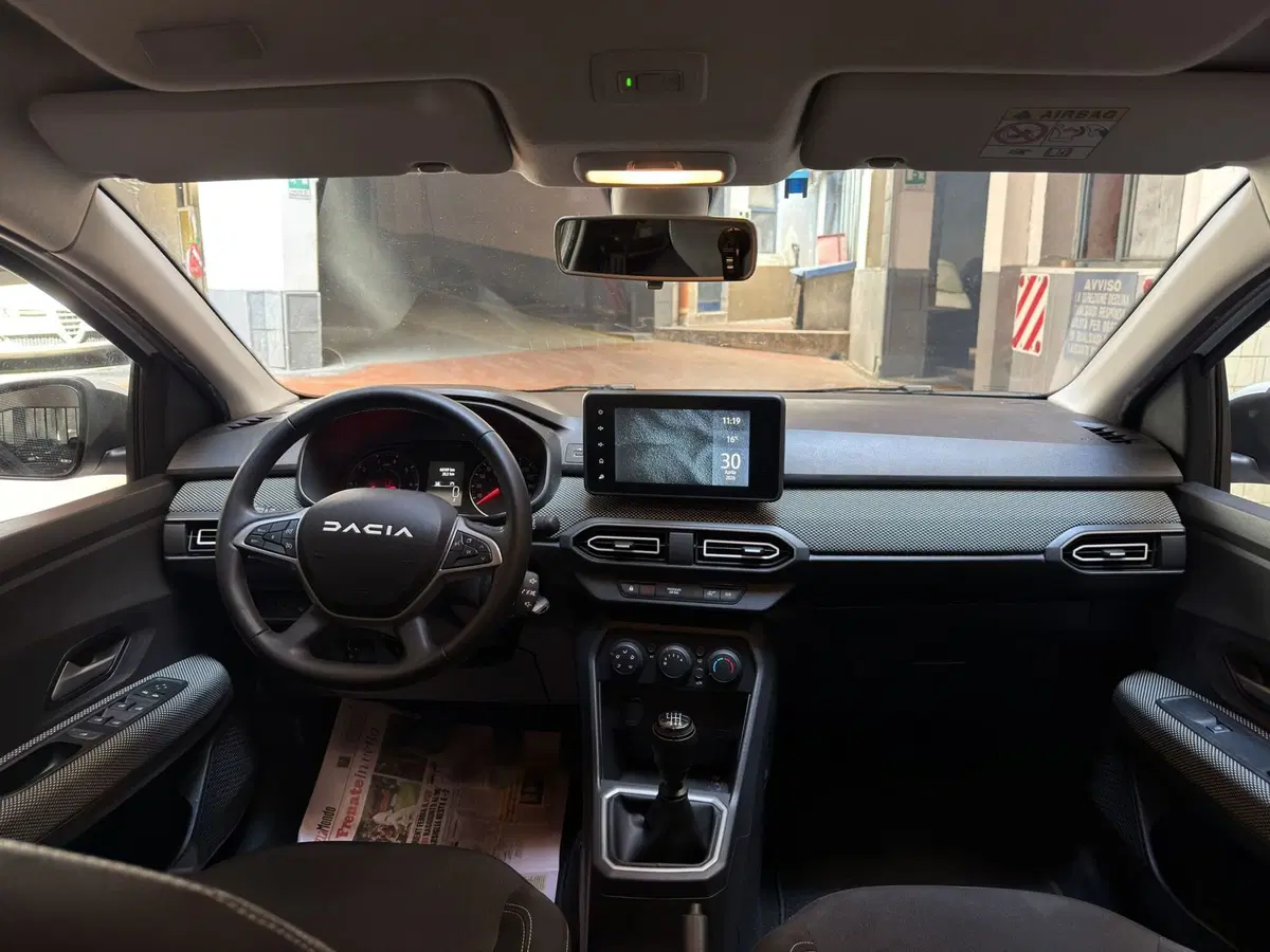 Dacia Jogger usata a Milano (17)