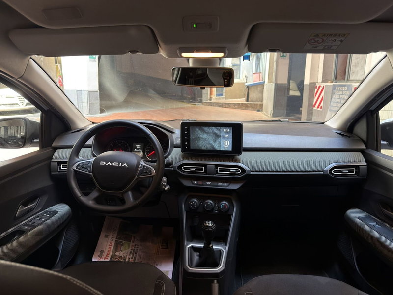 Dacia Jogger usata a Milano (17)