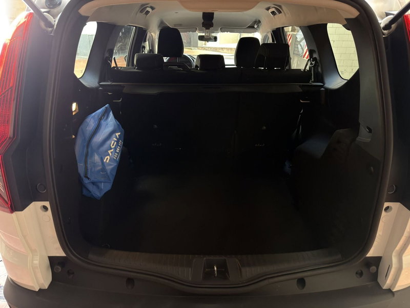 Dacia Jogger usata a Milano (9)