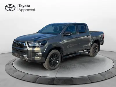 Toyota Hilux 2.8 d-4d 48V double cab Invincible auto nuova a Bassano del Grappa